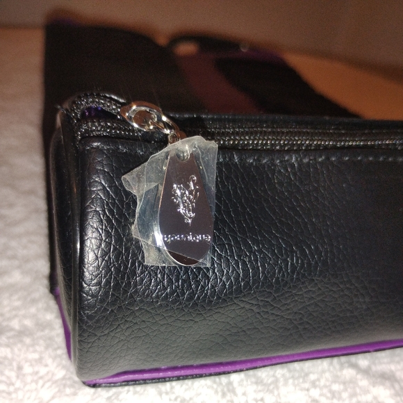 YOUNIQUE makeup brush and tool organizer - Picture 2 of 6